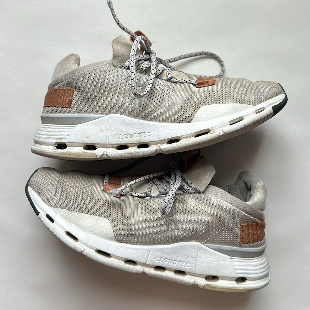 On cloud cloud tech shoes, size 6W white with copper brown details